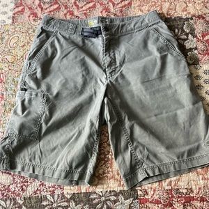 🏔️ Mountain Hardware Men’s Shorts 🏔️